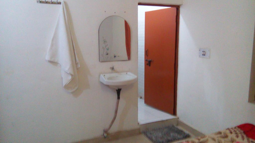 אורצ'ה Temple View Guest House מראה חיצוני תמונה